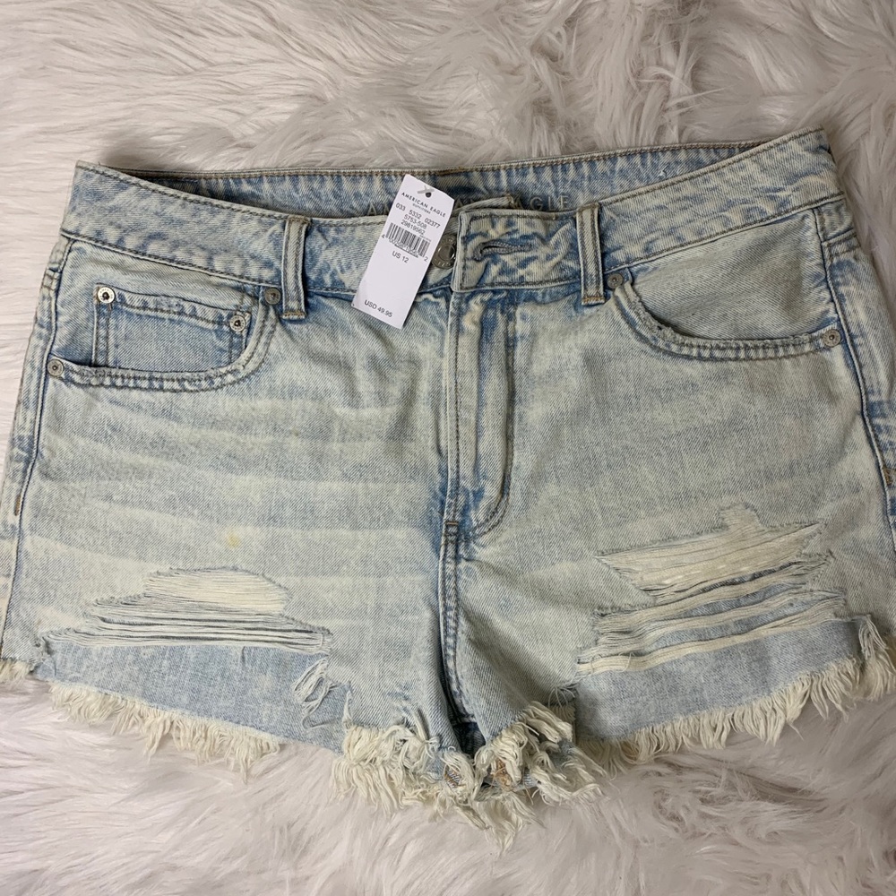 AMERICAN EAGLE Light bleach distressed shorts
